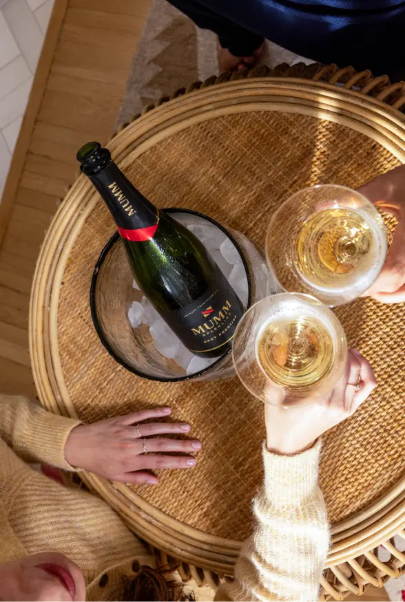 Friends enjoying Mumm Sparkling Brut Prestige